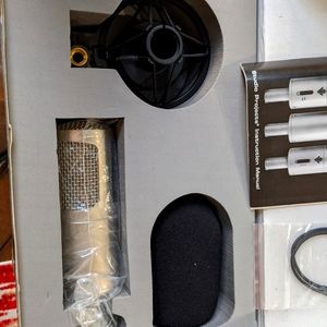 Microphone studio project B1